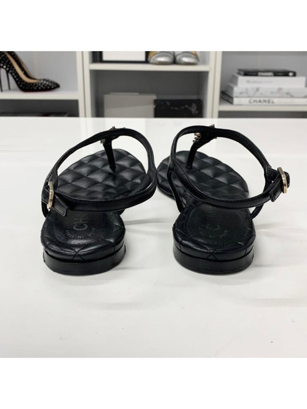 Chanel CC Logo Star Quilted Leather Thong Sandals Black - Picture 5 of 10